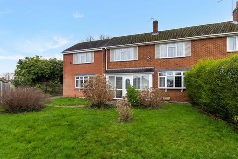 3 bed property, in Richards Close, £395,000