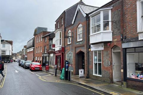 1 bed property, in Pyle Street, £115,000