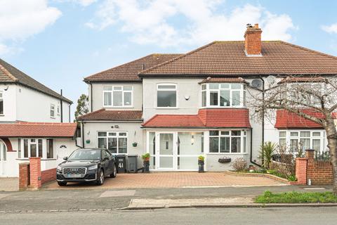 5 bed property, in Virginia Road, £900,000