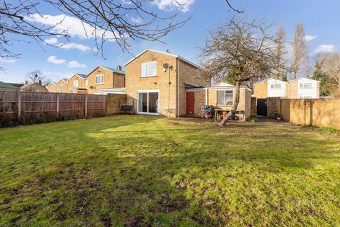 3 bed property, in Cumbria Close, £500,000