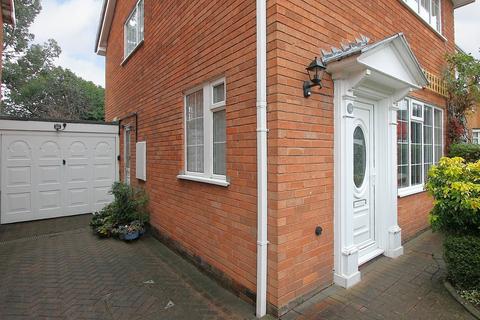 3 bed property, in Lansdown Green, £275,000