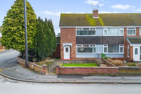 3 bed property, in Kenilworth Drive, £240,000
