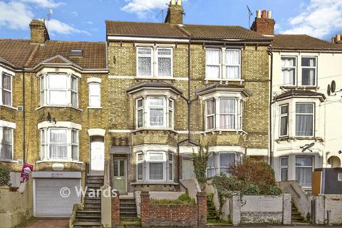 3 bed property, in Luton Road, £300,000