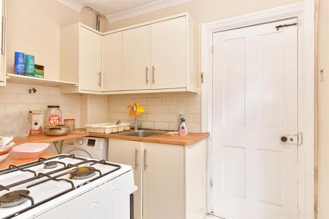 3 bed property, in Luton Road, £270,000