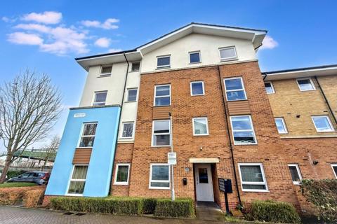 2 bed property, in 110 Admiralty Close, £220,000