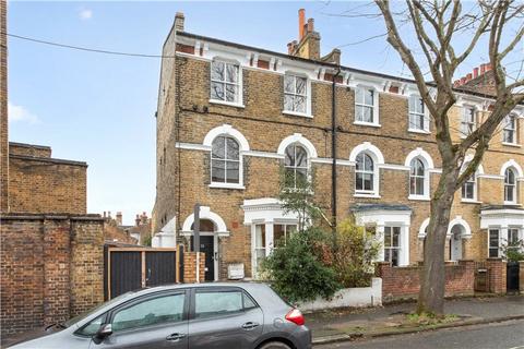 3 bed property, in Dalyell Road, £600,000