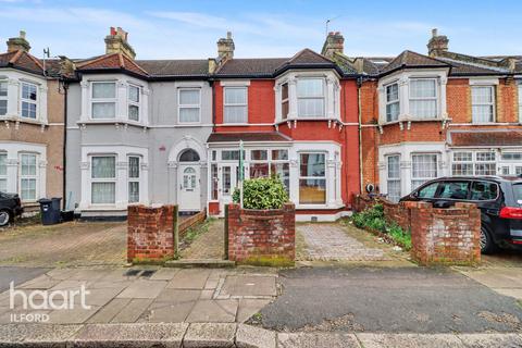 3 bed property, in Hazeldene Road, £525,000