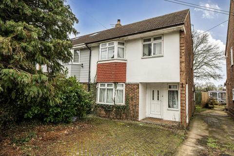 3 bed property, in Morton Ave, £400,000