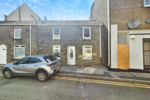 2 bed property, in Market Street, £55,000