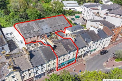 Studio, in 53-55 Market Street, £100,000