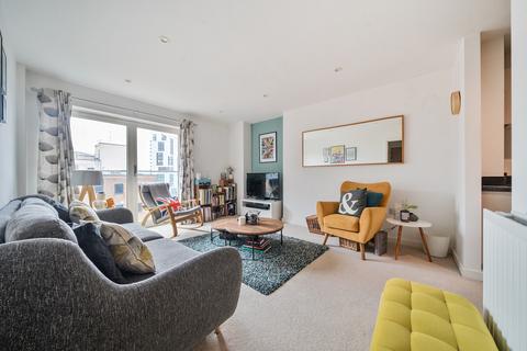 1 bed property, in Ringers Road, £285,000