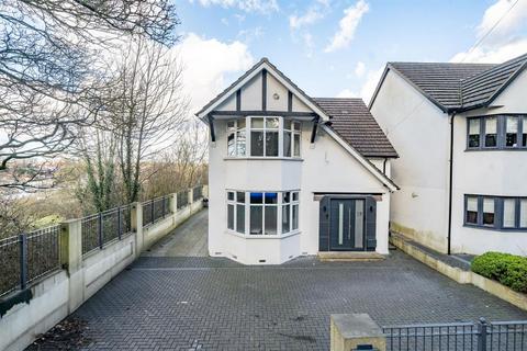 3 bed property, in Adeyfield Road, £600,000