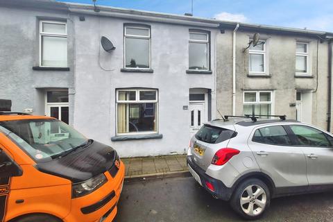 3 bed property, in Mount Pleasant Road, £95,000