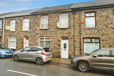 3 bed property, in Robert Street, £140,000
