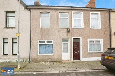 3 bed property, in Wedmore Road, £100,000