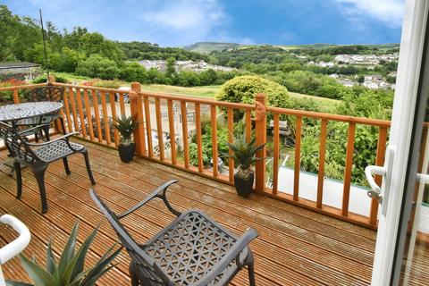 2 bed property, in Edwards Terrace, £110,000