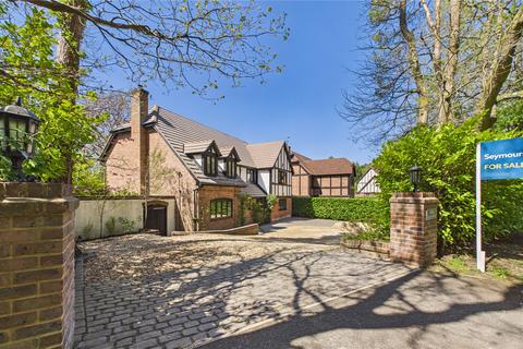 6 bed property, in Frimley, £1,195,000