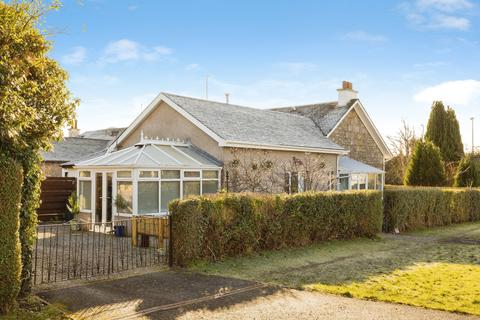 2 bed property, in Suffolk Street, £305,000