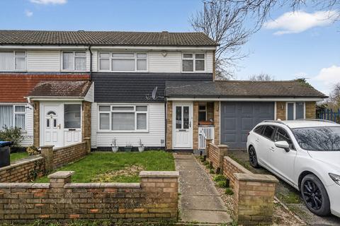 3 bed property, in Frome Square, £455,000