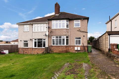 2 bed property, in Rochester Close, £320,000
