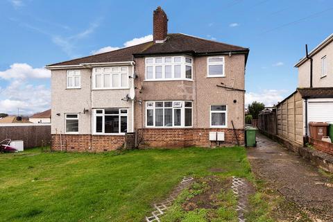 2 bed property, in Rochester Close, £320,000