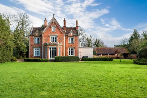 5 bed property, in Bressingham, £1,400,000