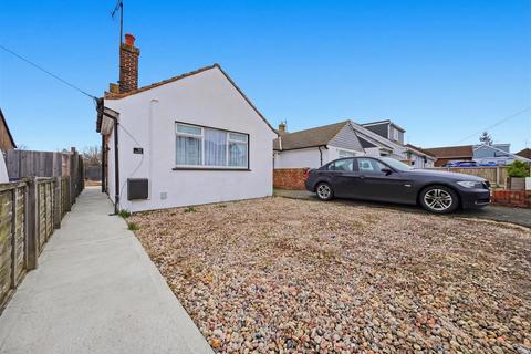 2 bed property, in Greenhill Road, £285,000