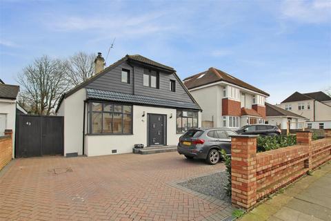 4 bed property, in Baldwyns Park, £750,000