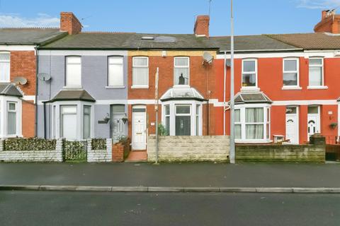 2 bed property, in Barry Road, £190,000
