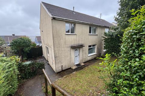 3 bed property, in Hengoed Hall Drive, £110,000