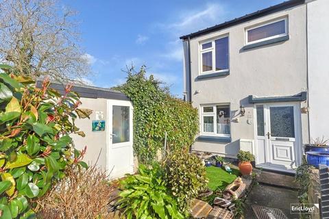 2 bed property, in North Boundary Road, £259,950