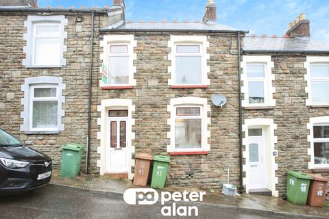 2 bed property, in Charles Street, £90,000