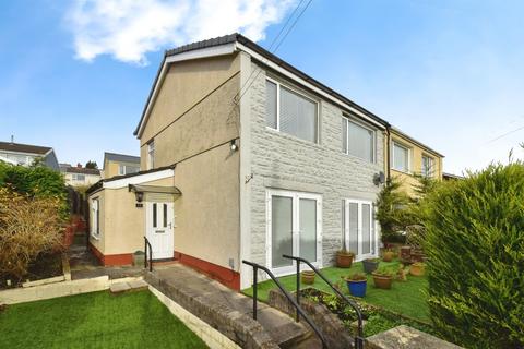 2 bed property, in Clydach Avenue, £155,000