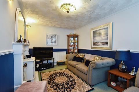 2 bed property, in Clydach Avenue, £150,000
