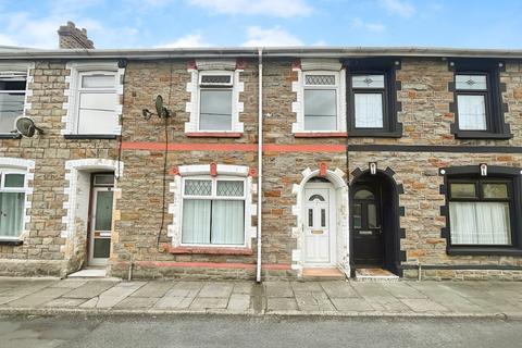 3 bed property, in Garden Street, £120,000