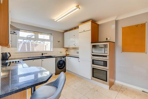 4 bed property, in Chartwell Drive, £625,000