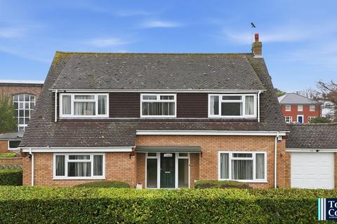 3 bed property, in Richard Avenue, £440,000