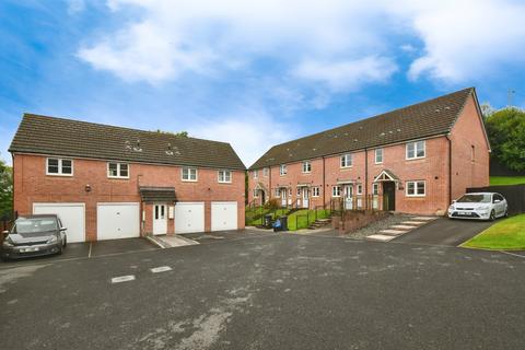 2 bed property, in Pen Y Dyffryn, £150,000