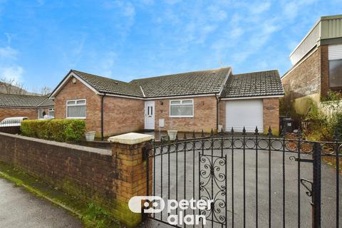 3 bed property, in Riverside Close, £280,000