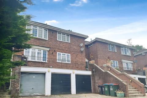 2 bed property, in Yewberry Lane, £95,000