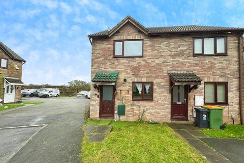 2 bed property, in The Turnstiles, £125,000