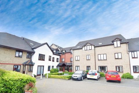 2 bed property, in The Hawthorns, £130,000