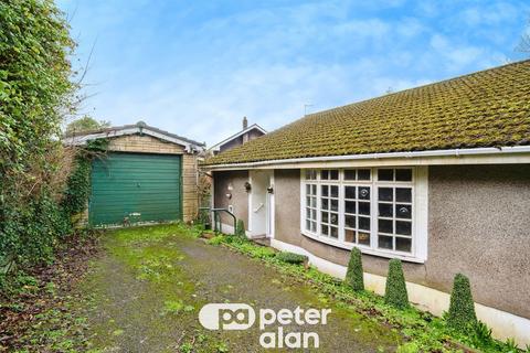 2 bed property, in Groeswen Lane, £280,000
