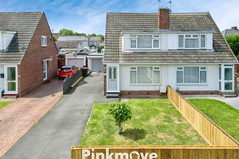 3 bed property, in Willow Close, £250,000