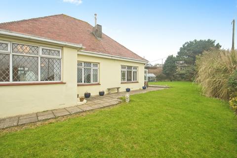 4 bed property, in Main Road, £475,000