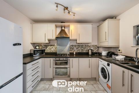 2 bed property, in St Margarets Court, £160,000