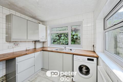 2 bed property, in Gomer Road, £110,000
