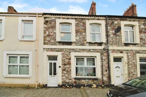 2 bed property, in System Street, £170,000