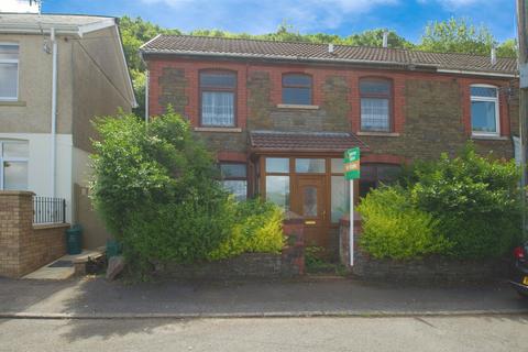 3 bed property, in Dan-Y-Coedcae Road, £130,000