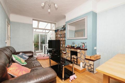 3 bed property, in Wentloog Road, £250,000